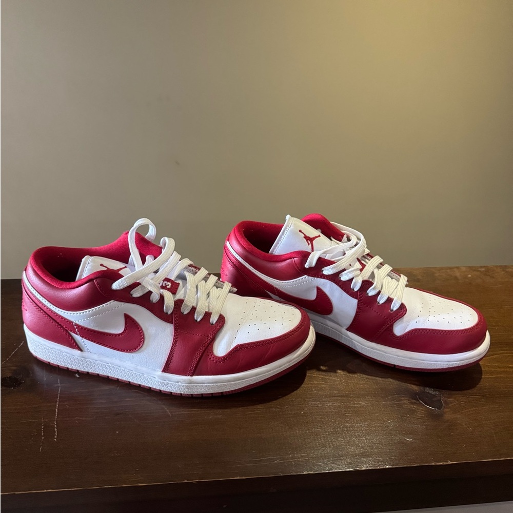 Gym red Jordan lows